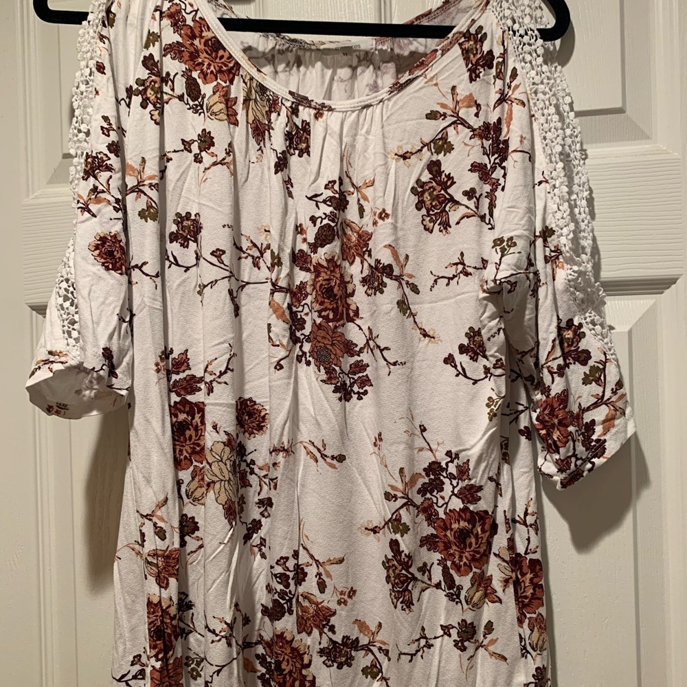 Ladies Floral Lacy Top